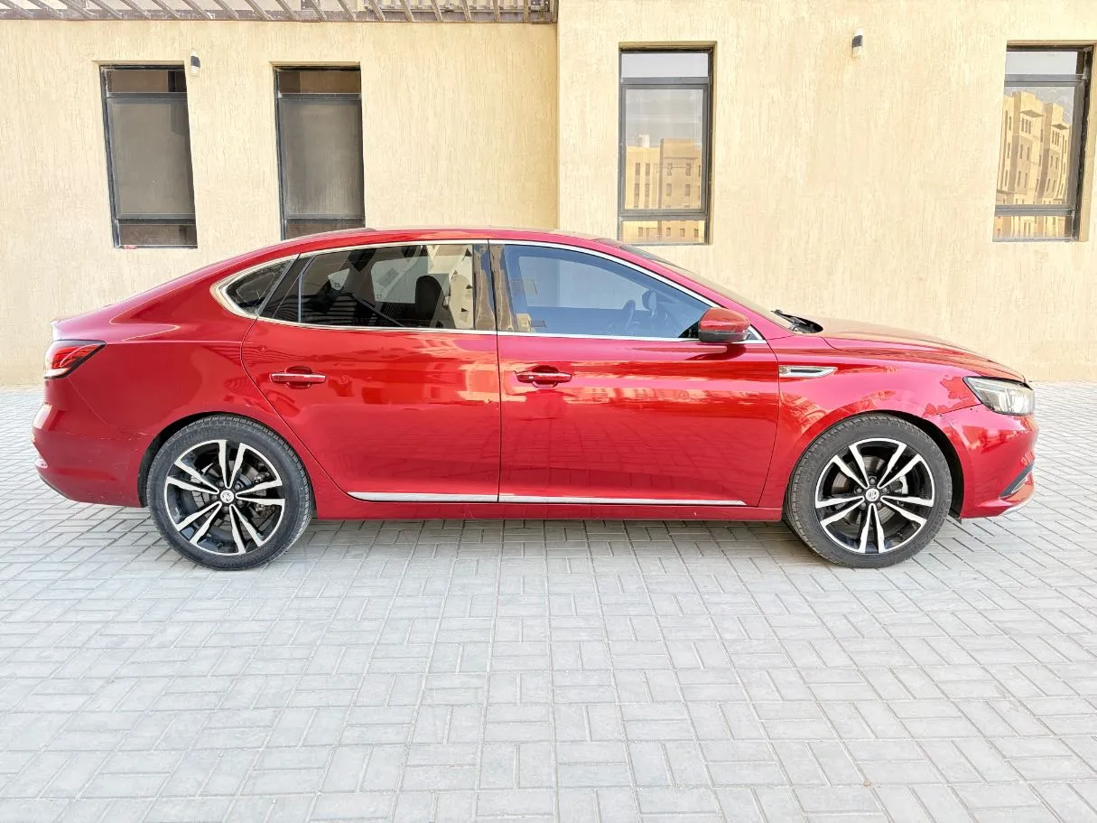 Car image 4