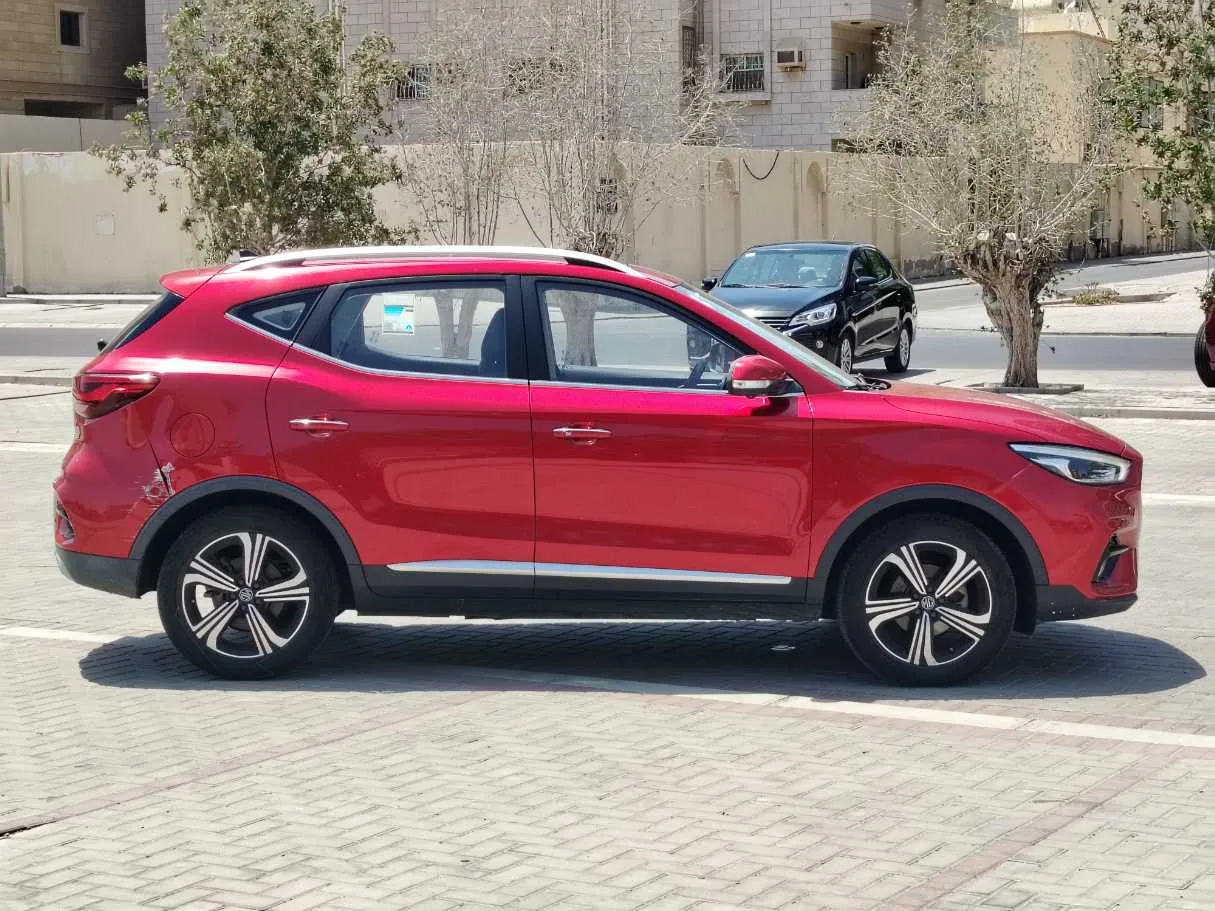 Car image 4