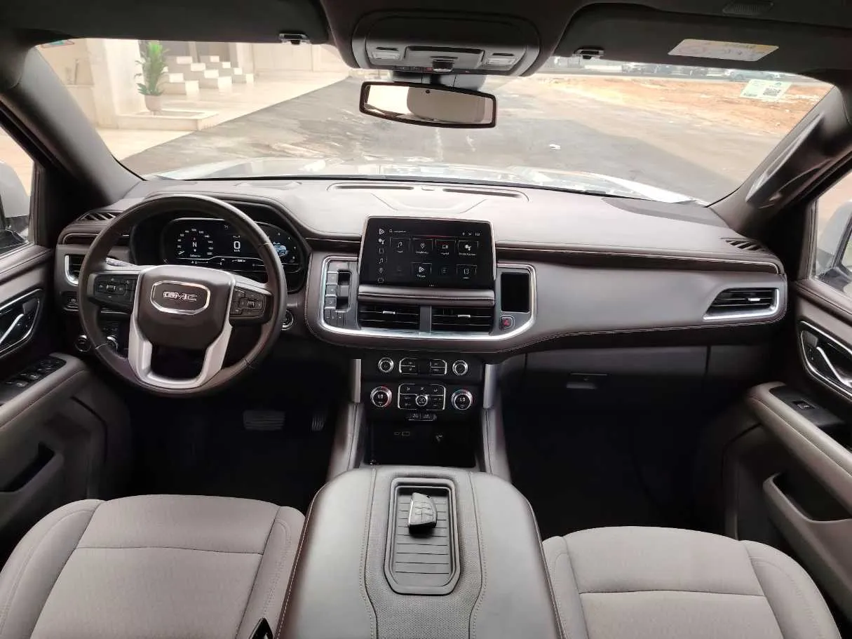 Car image 24