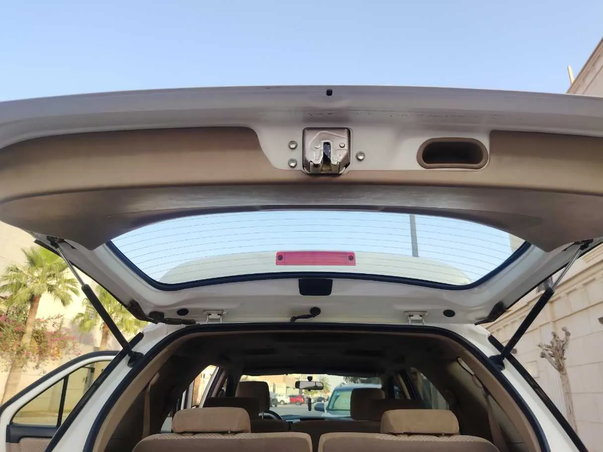 Car image 23