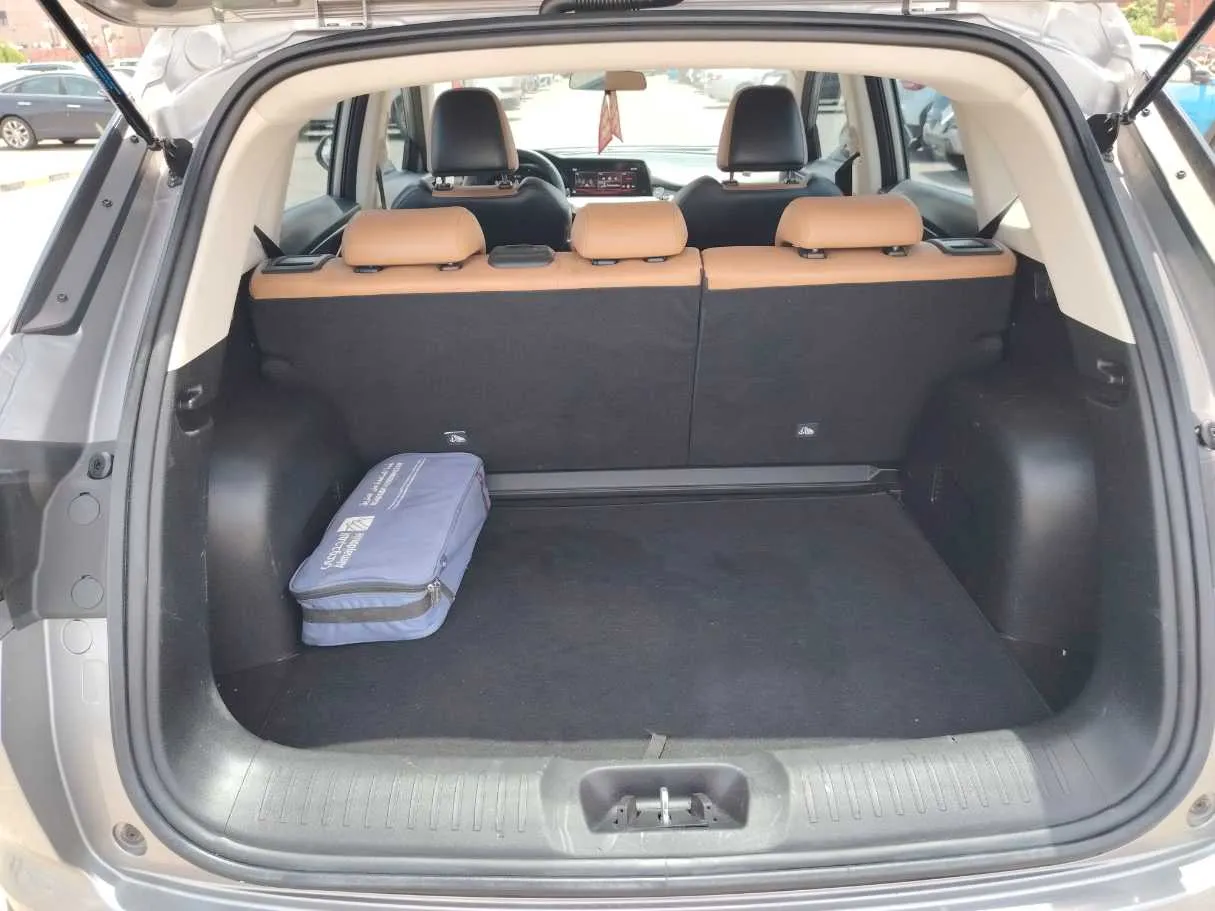 Car image 24