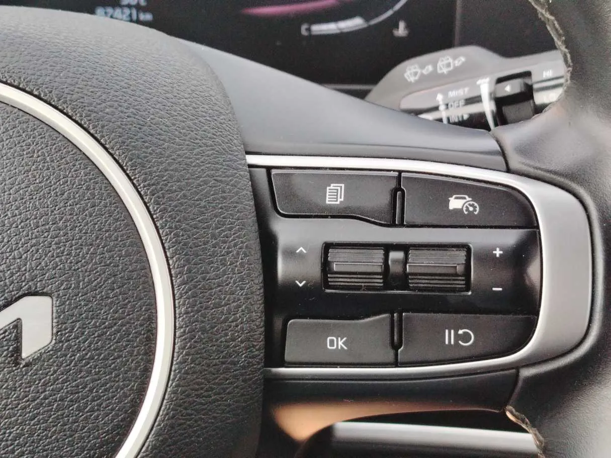 Car image 27