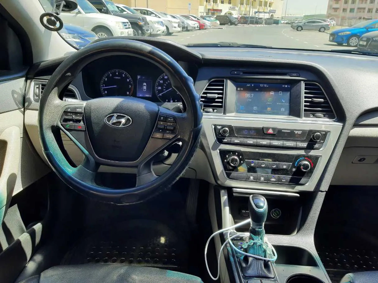 Car image 16