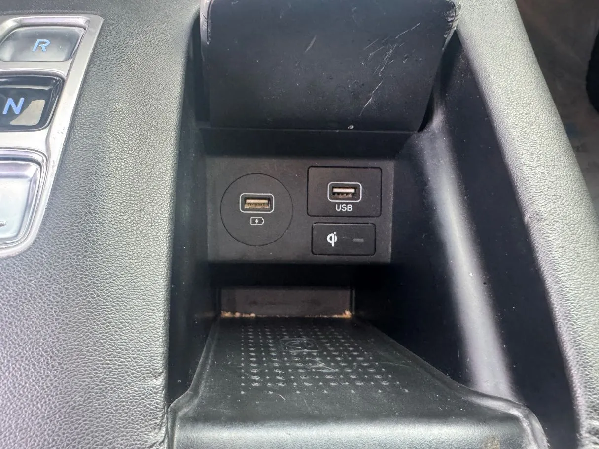 Car image 16