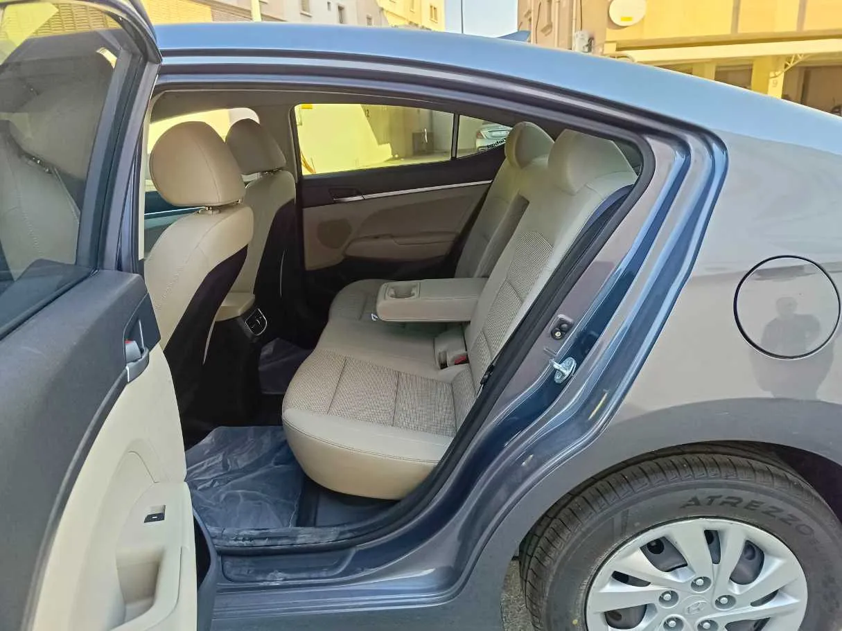 Car image 16