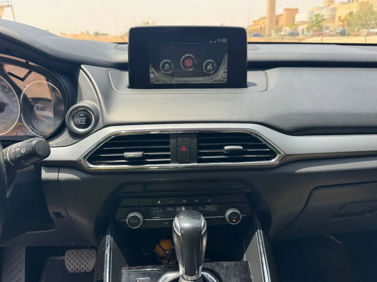 Car image 16