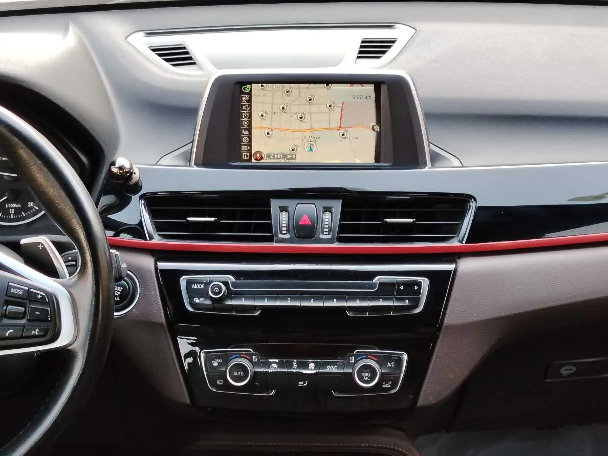 Car image 19