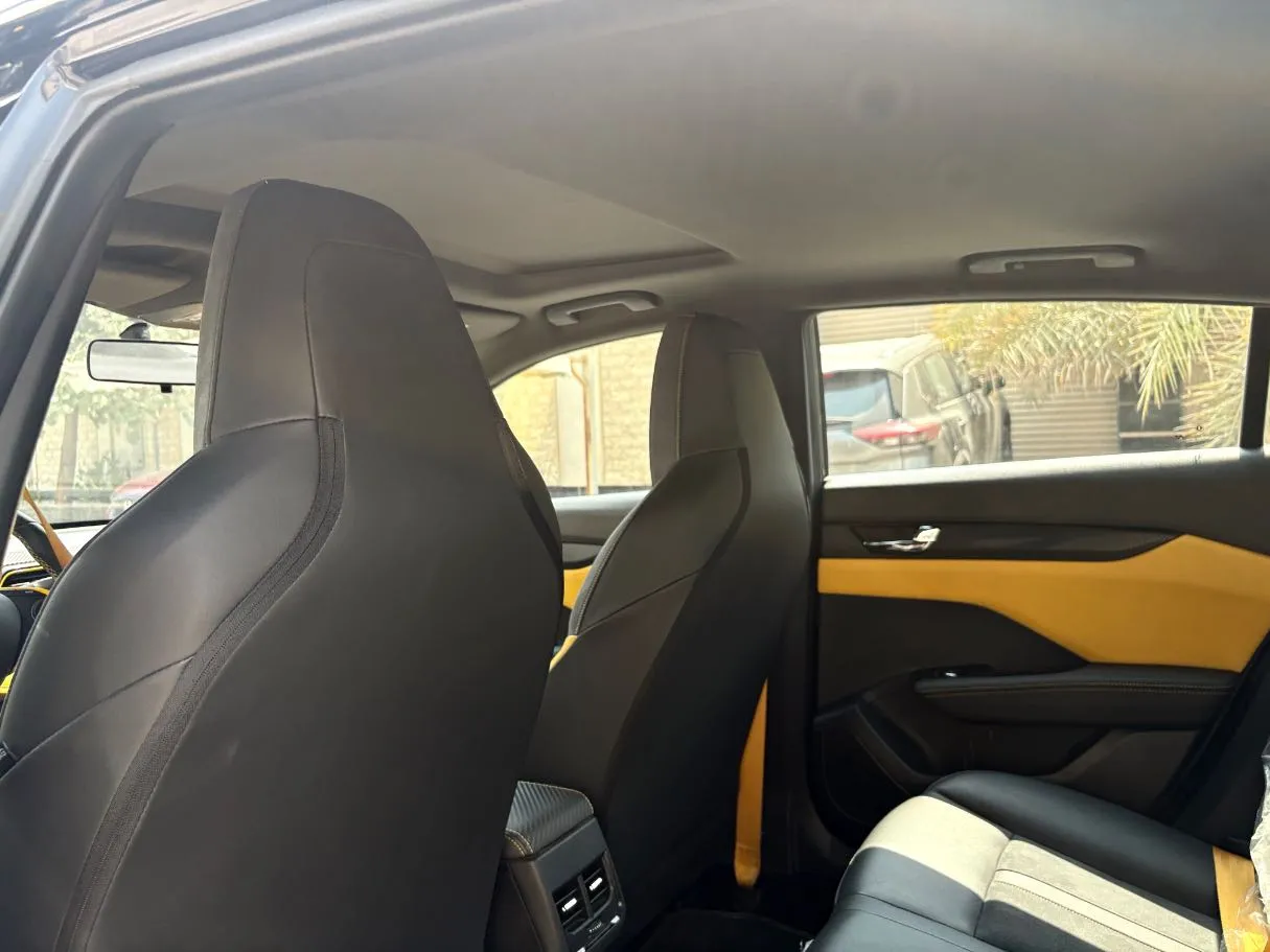 Car image 17