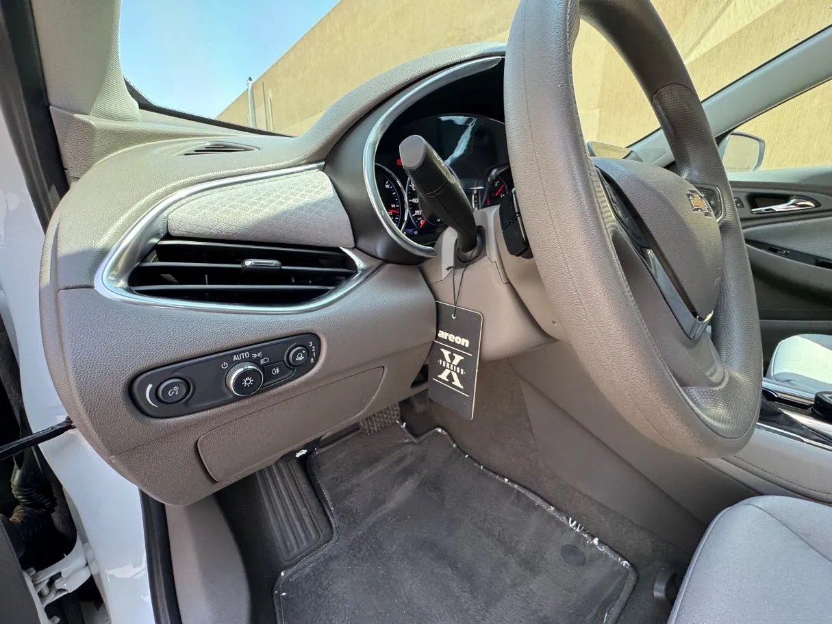 Car image 23