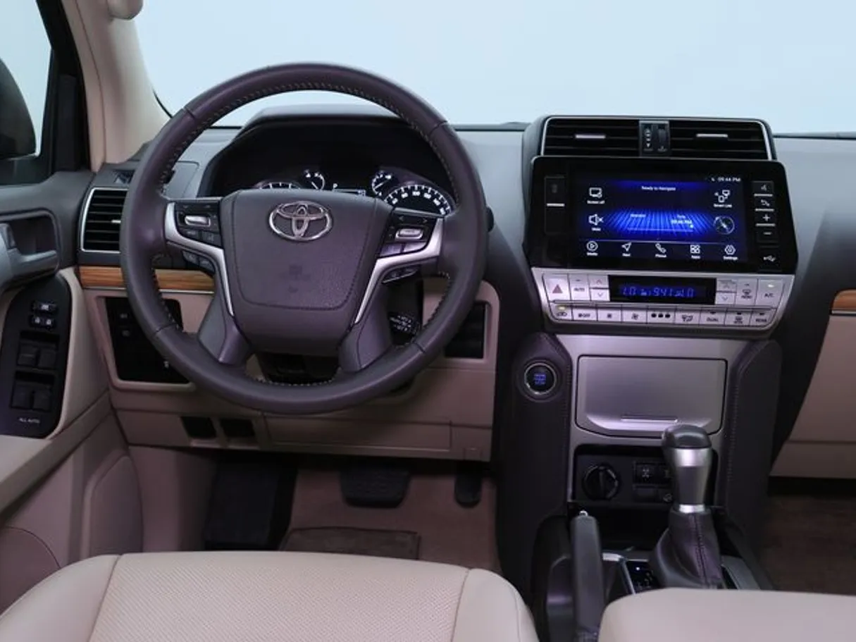 Car image 15