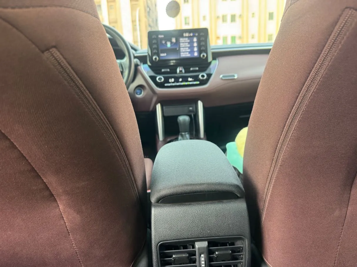 Car image 20