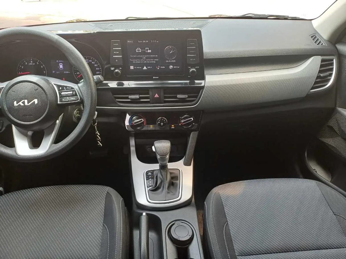 Car image 16