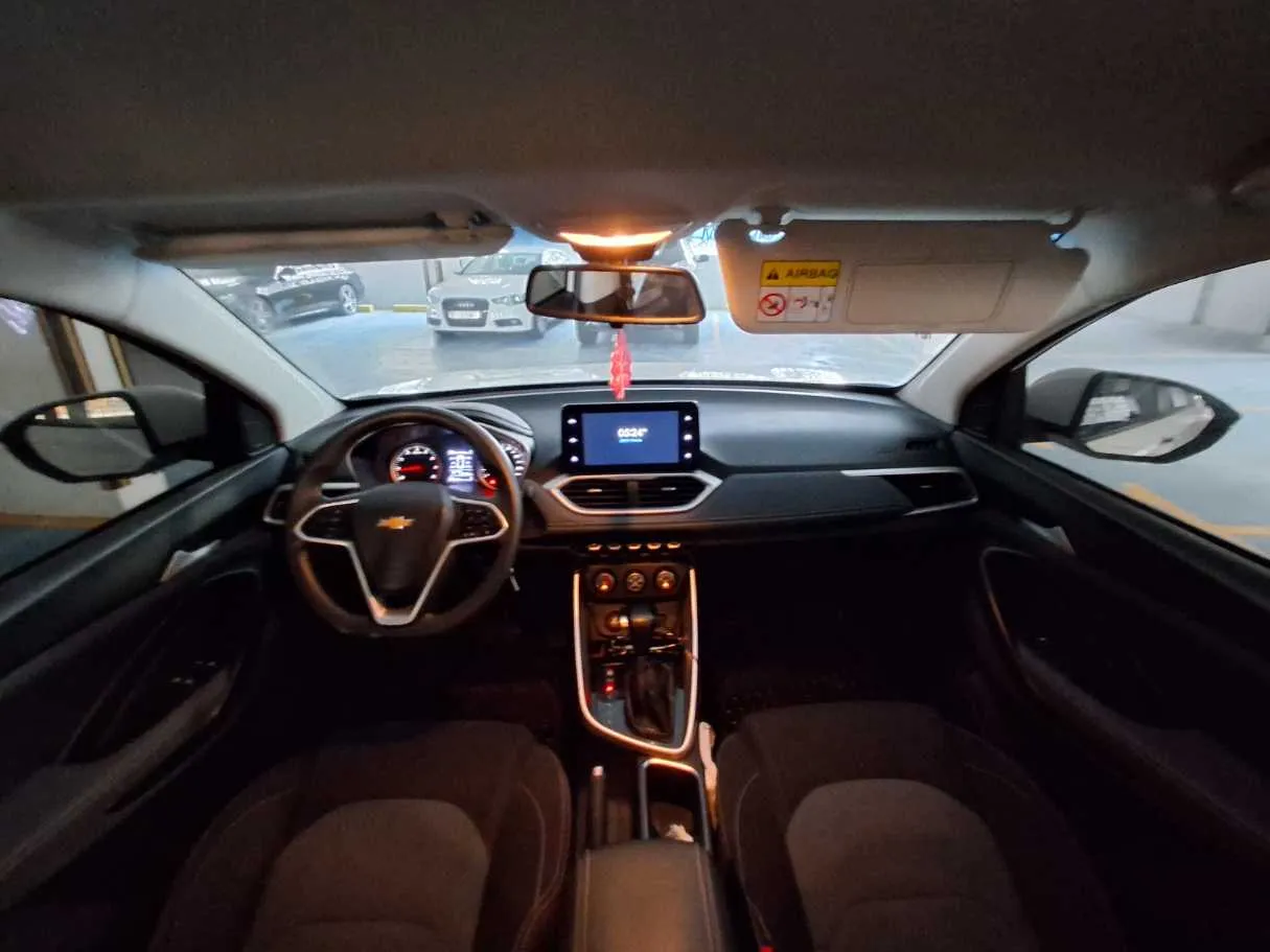 Car image 18