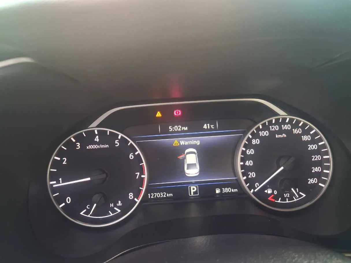Car image 18