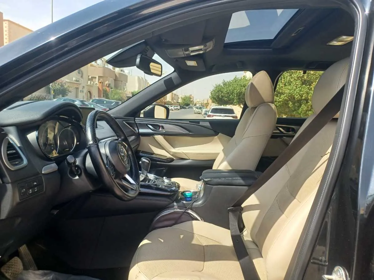 Car image 11