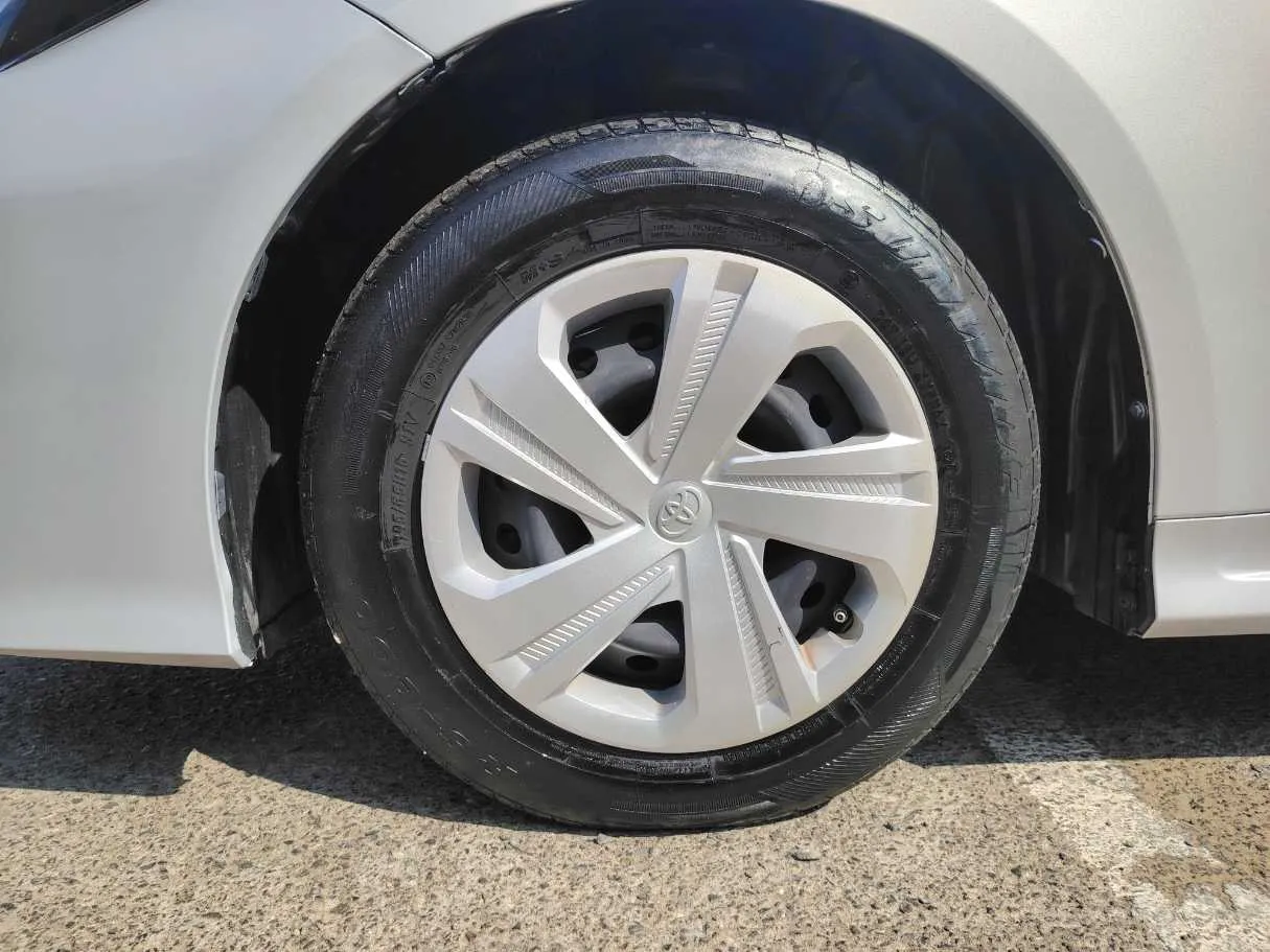 Car image 9