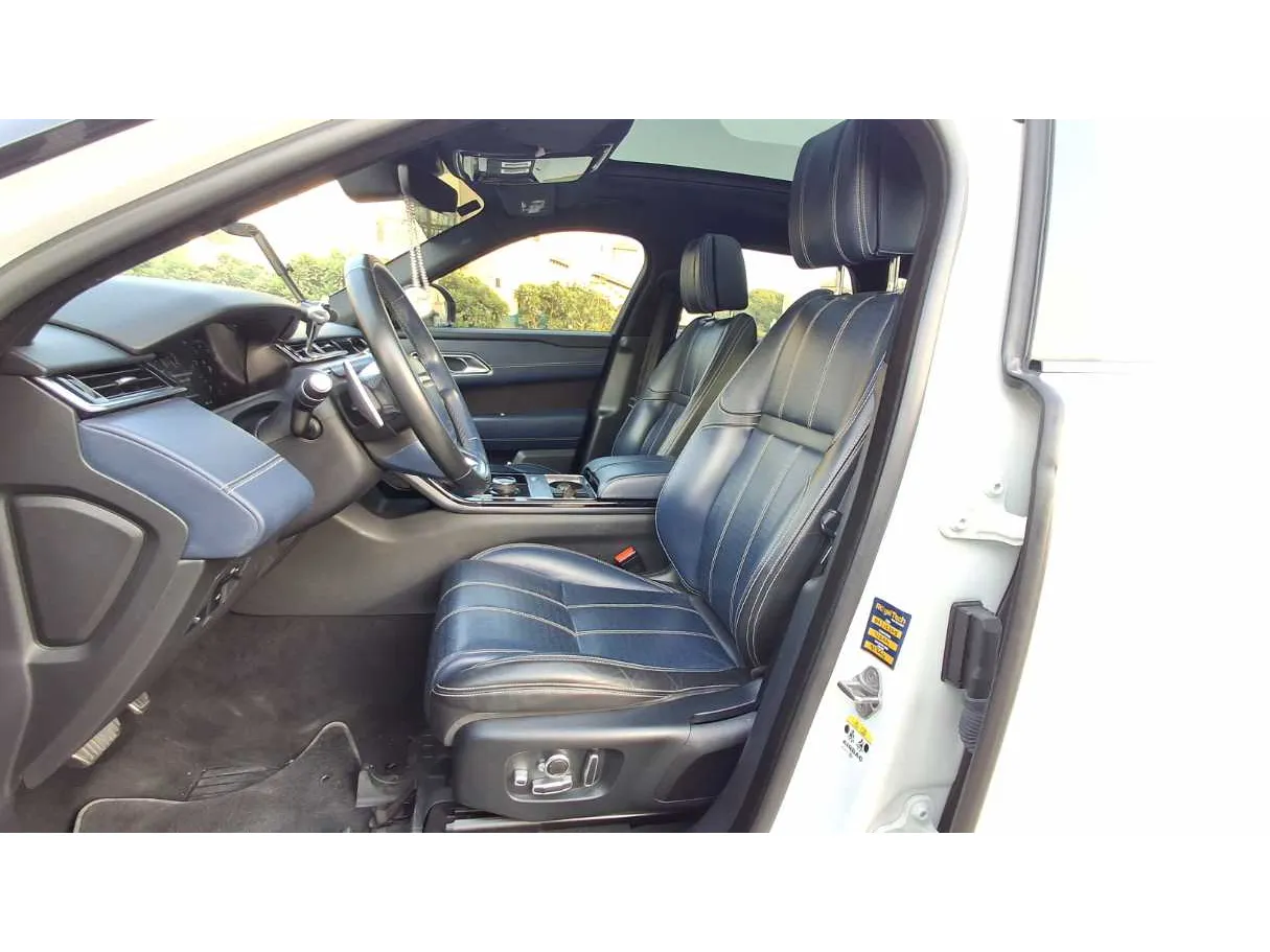 Car image 13