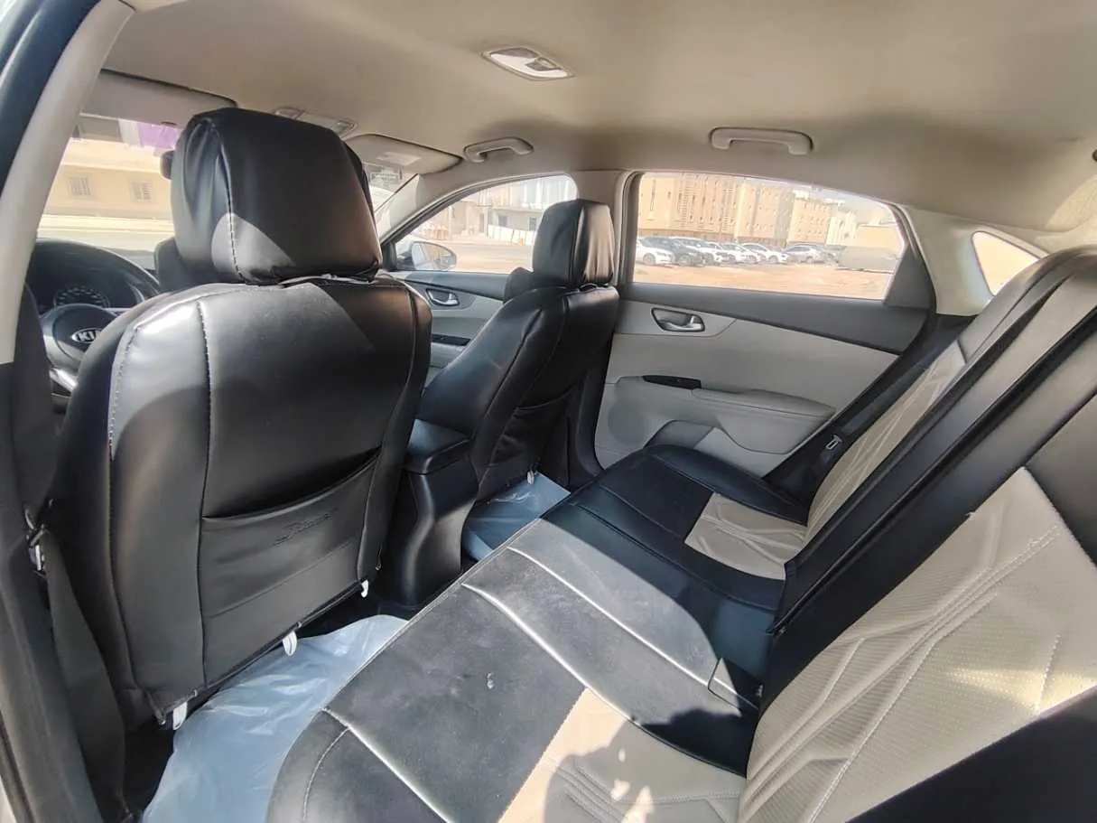 Car image 17