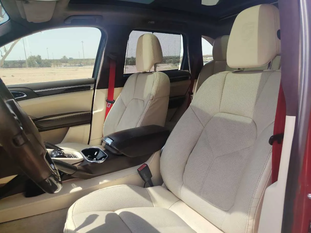 Car image 13