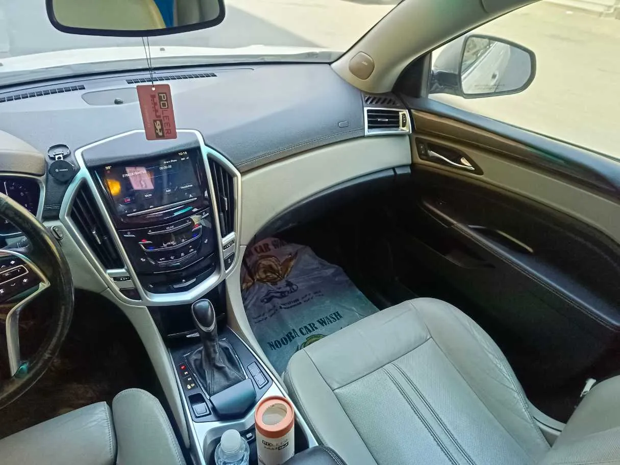 Car image 19