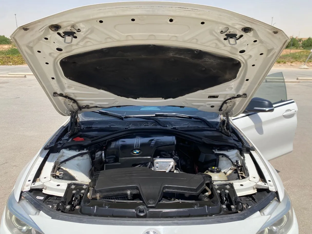 Car image 30
