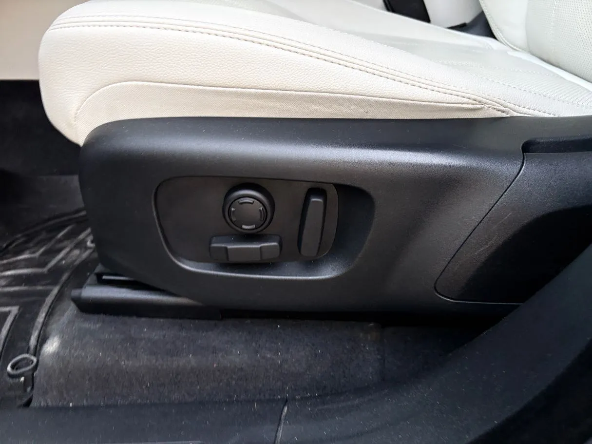 Car image 29