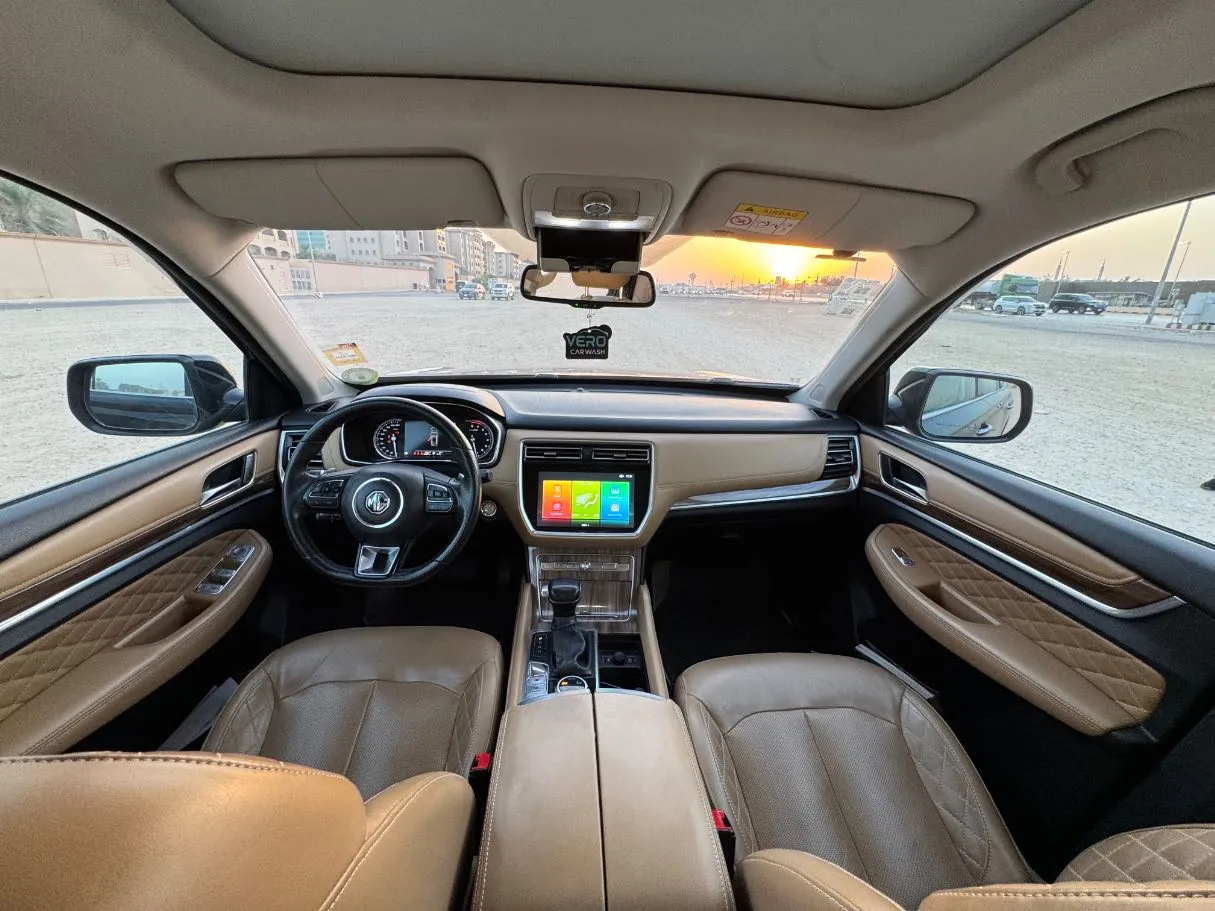 Car image 16