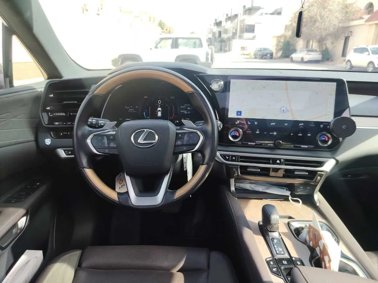 Car image 20