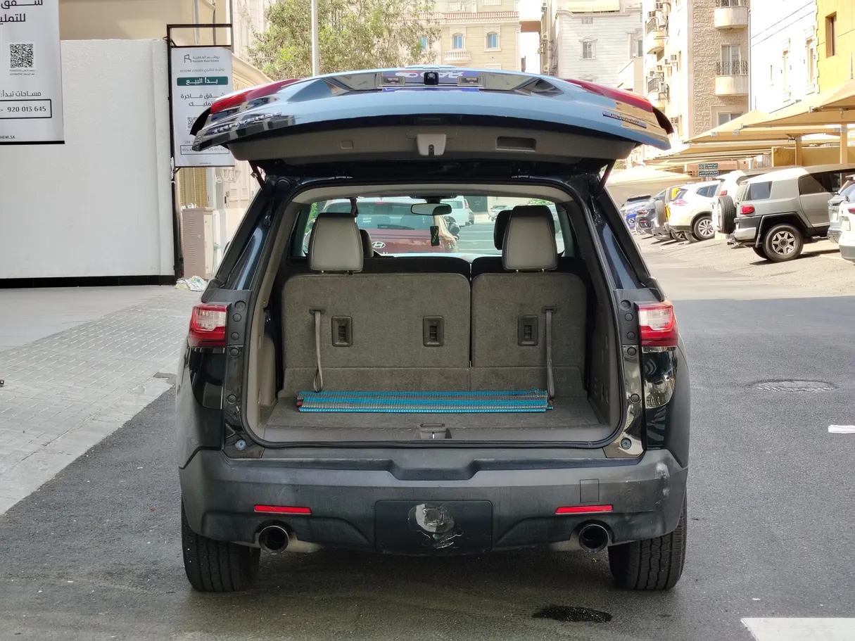 Car image 25