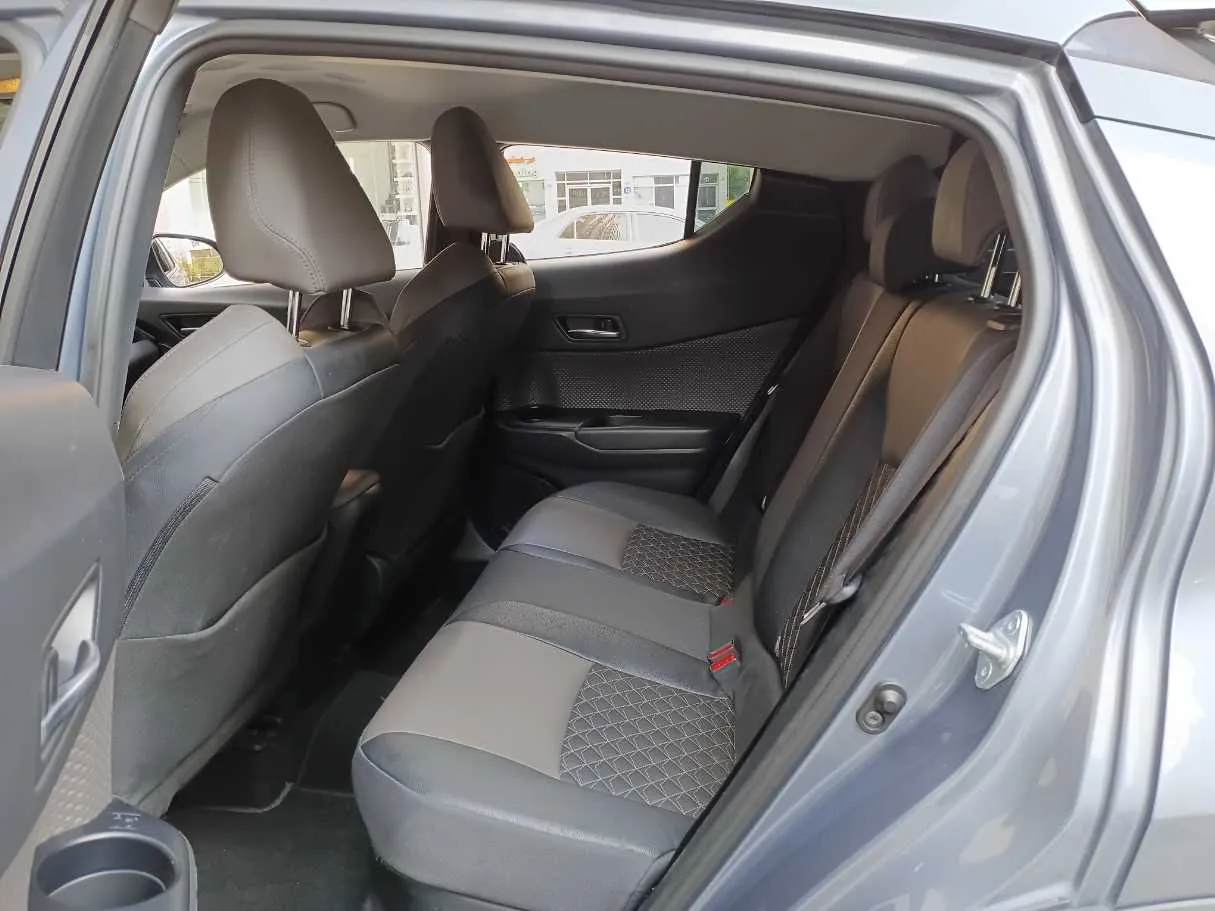Car image 13