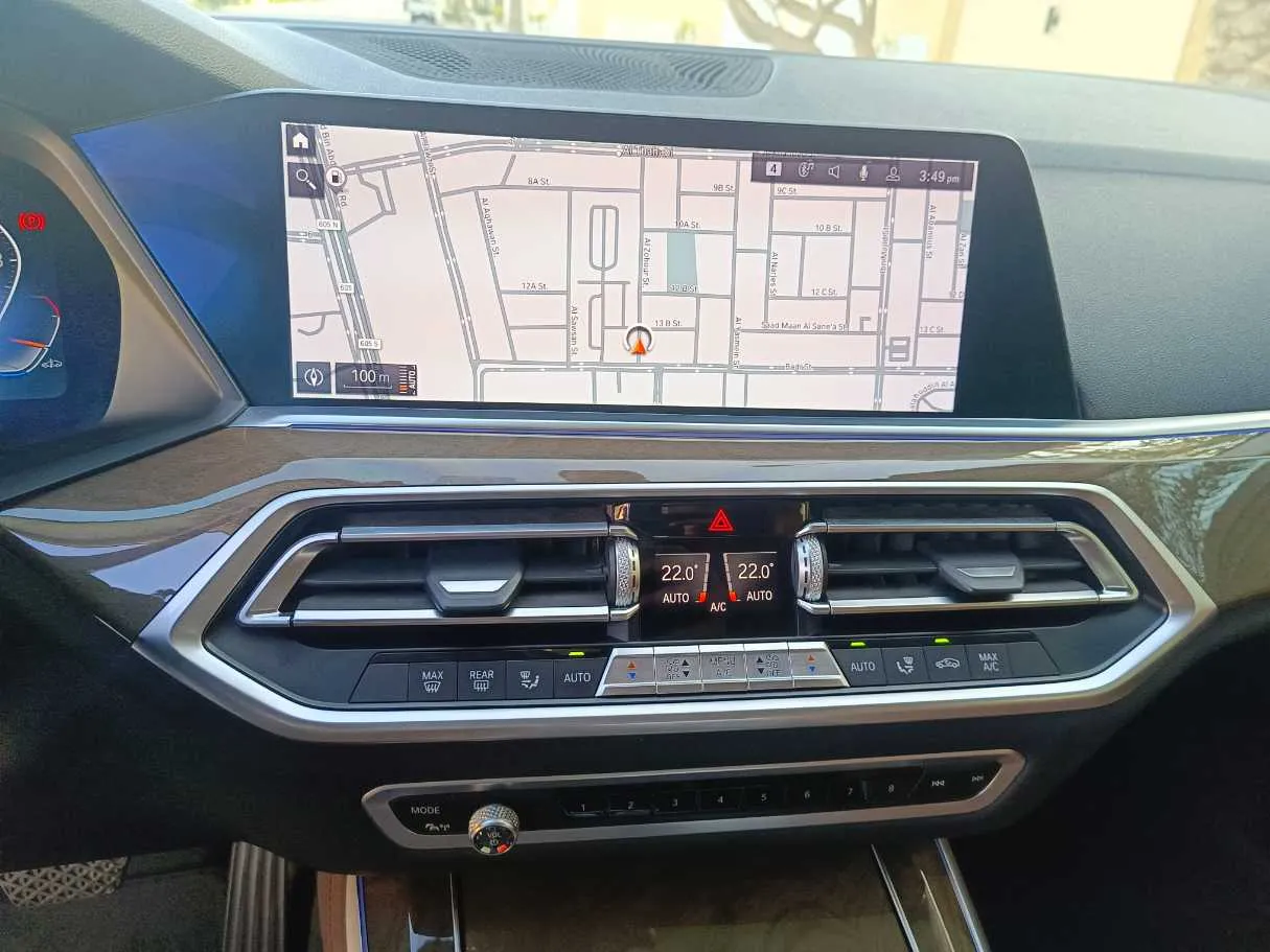 Car image 24
