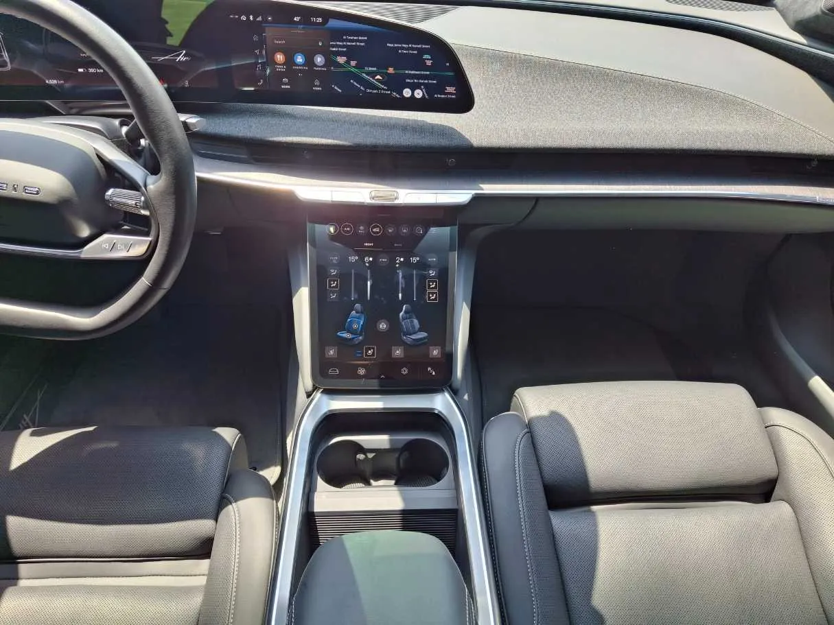 Car image 15