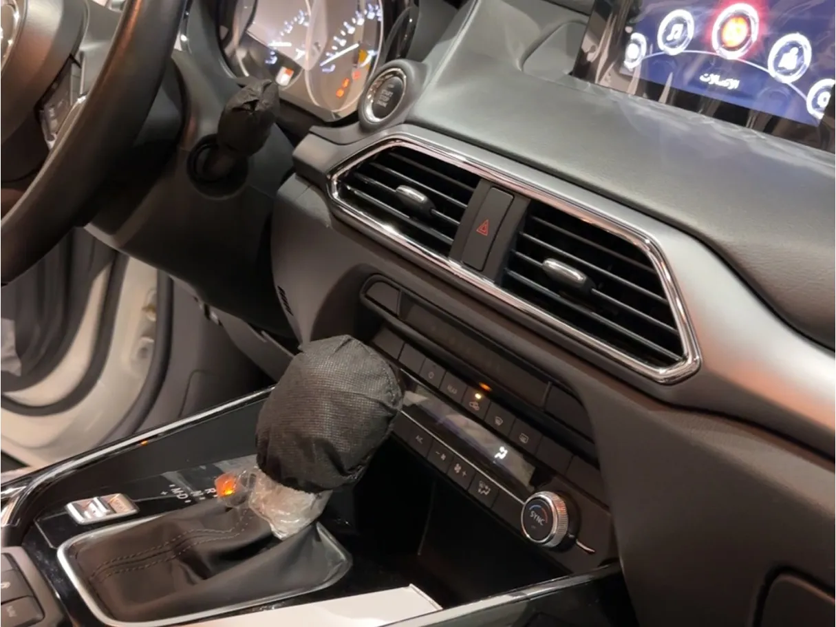 Car image 8