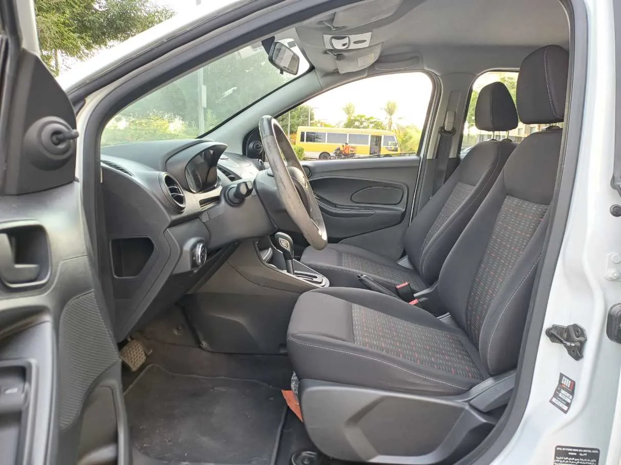 Car image 12