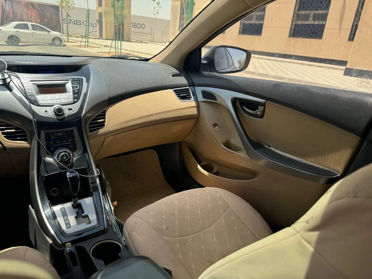 Car image 18