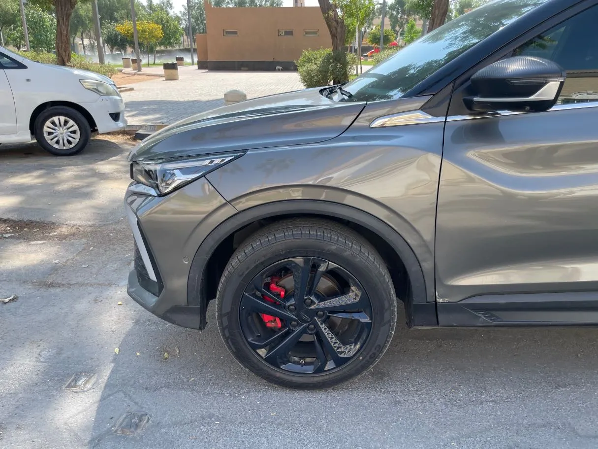 Car image 9