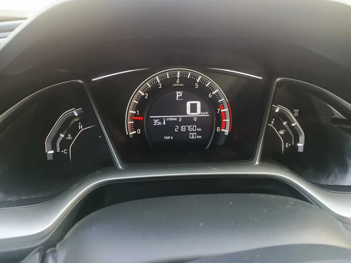 Car image 18