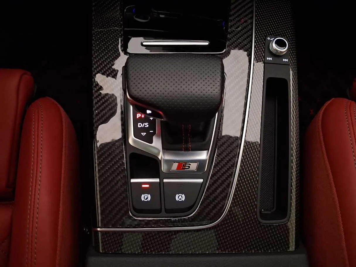 Car image 17