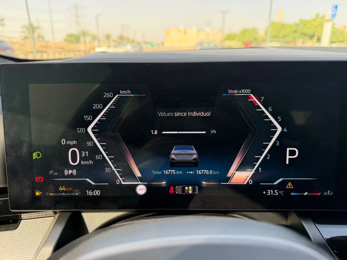 Car image 16