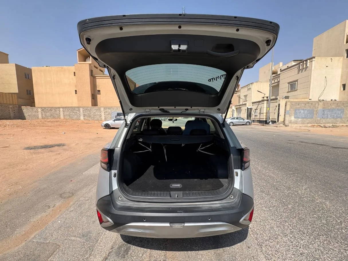 Car image 23
