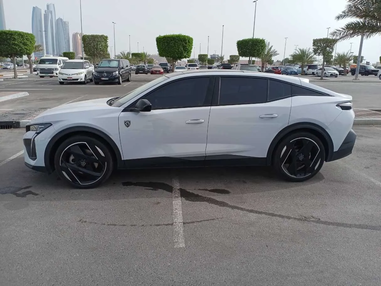 Car image 4