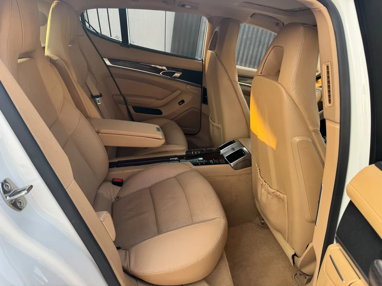 Car image 7