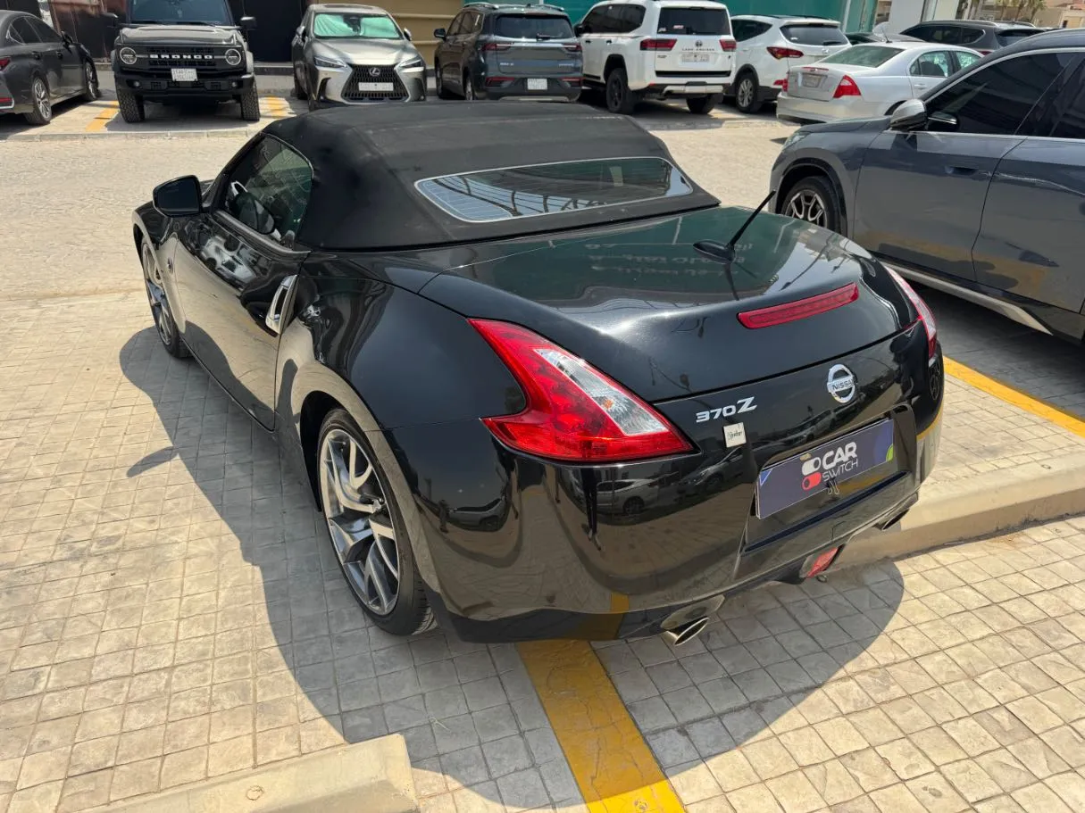 Car image 10