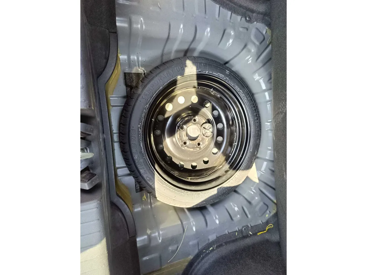 Car image 29