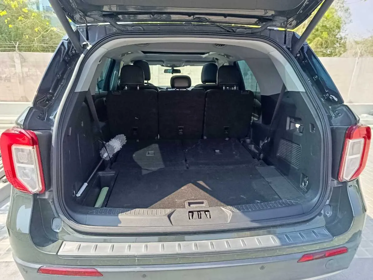 Car image 28