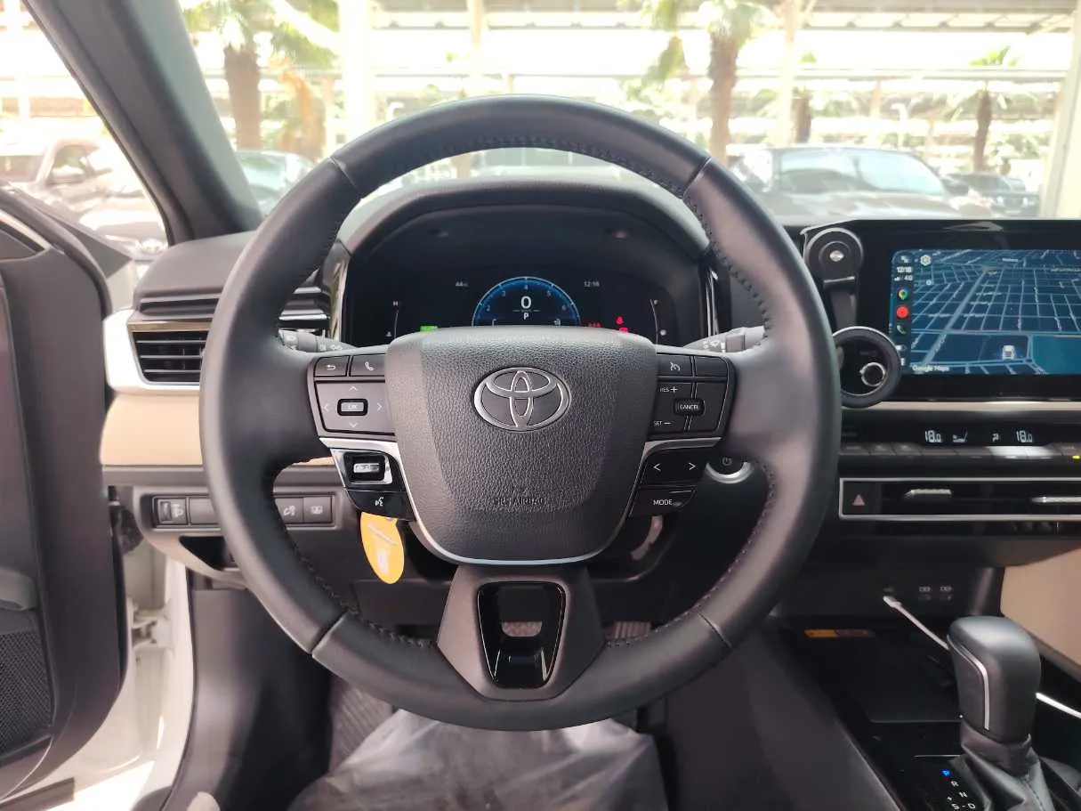 Car image 24