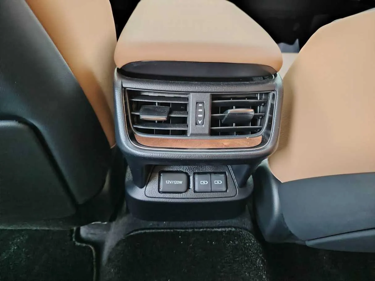 Car image 40