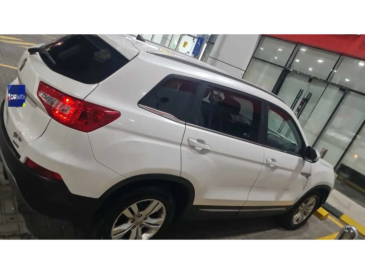 Car image 2