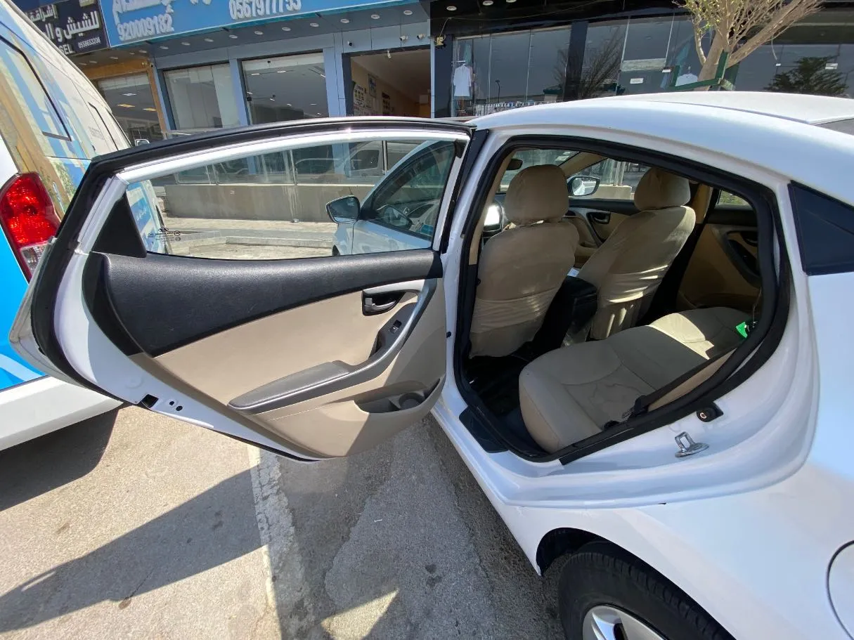 Car image 11