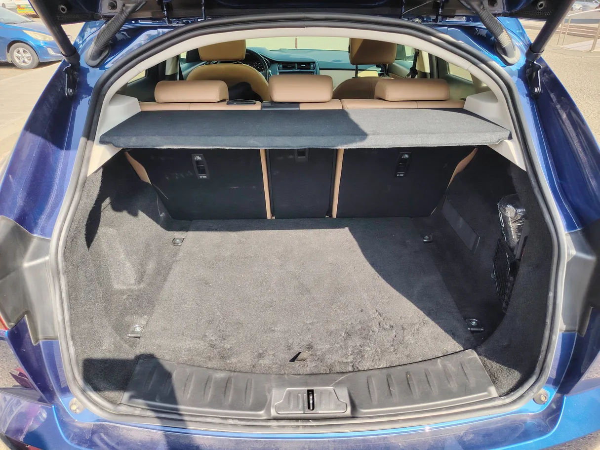 Car image 23